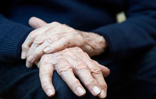 身体出现了这些求救信号造成不能忽略有些人为了钱,不知