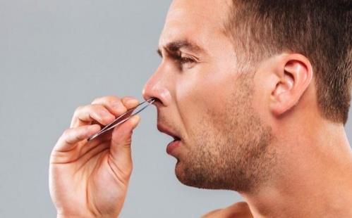 鼻毛长出来是拔掉还是剪掉？如何保护好个人鼻腔