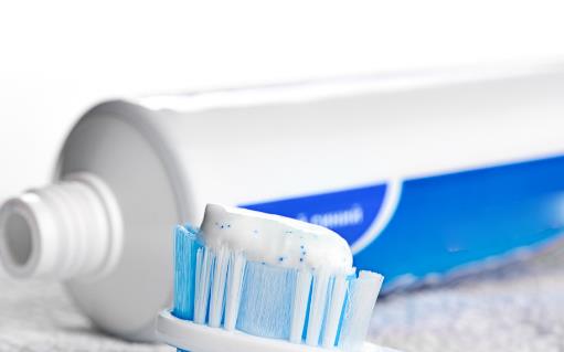 不同功效牙膏大盘点 普通人选加氟牙膏保护口腔健康